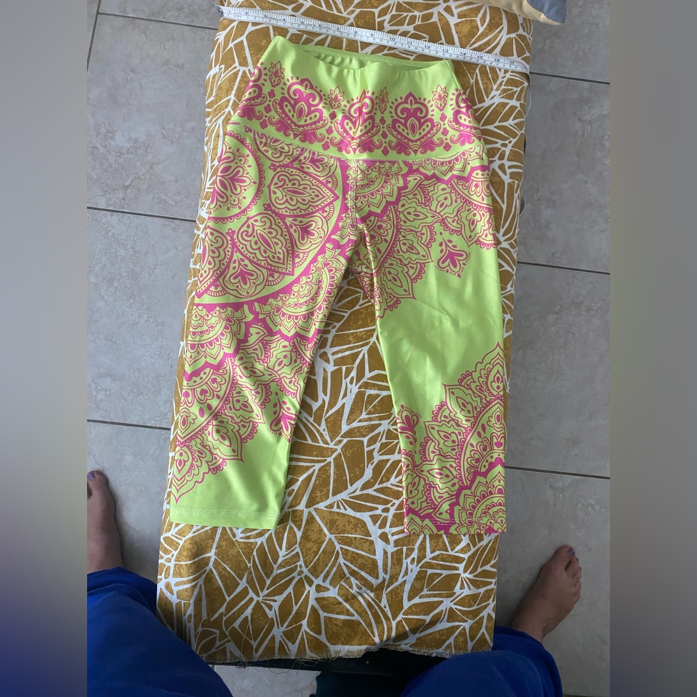 Pineapple clothing neon mandala leggings -small - fits like xs